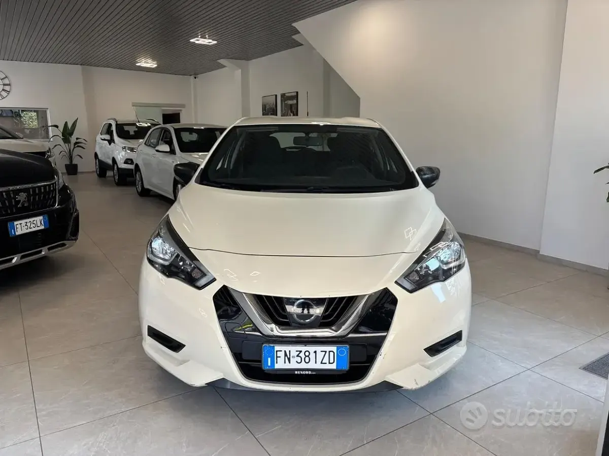 Usata Nissan Micra Tekna 71 CV (52 kW) 2018 Beige Utilitaria