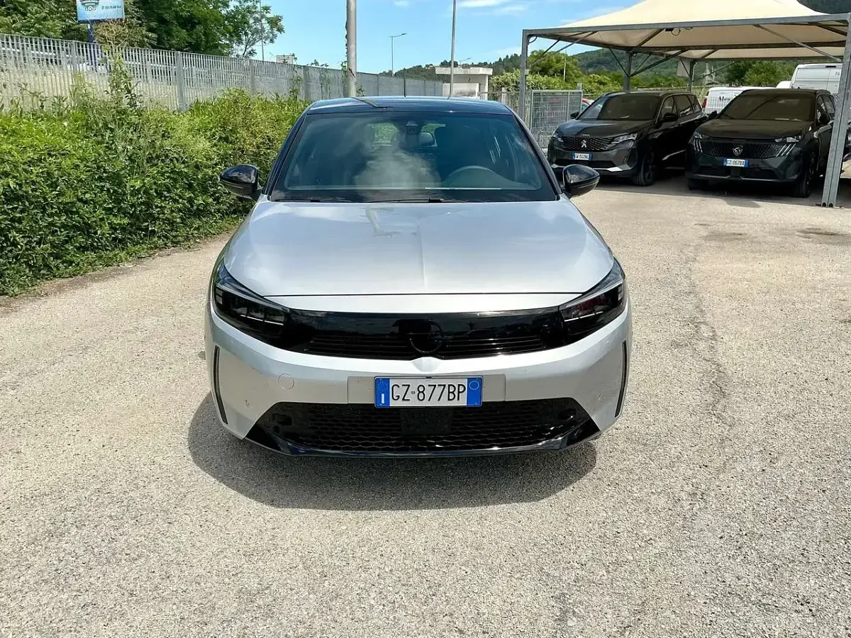 Usata Opel Corsa 101 CV (74 kW) 2025 Argento/tetto nero Utilitaria