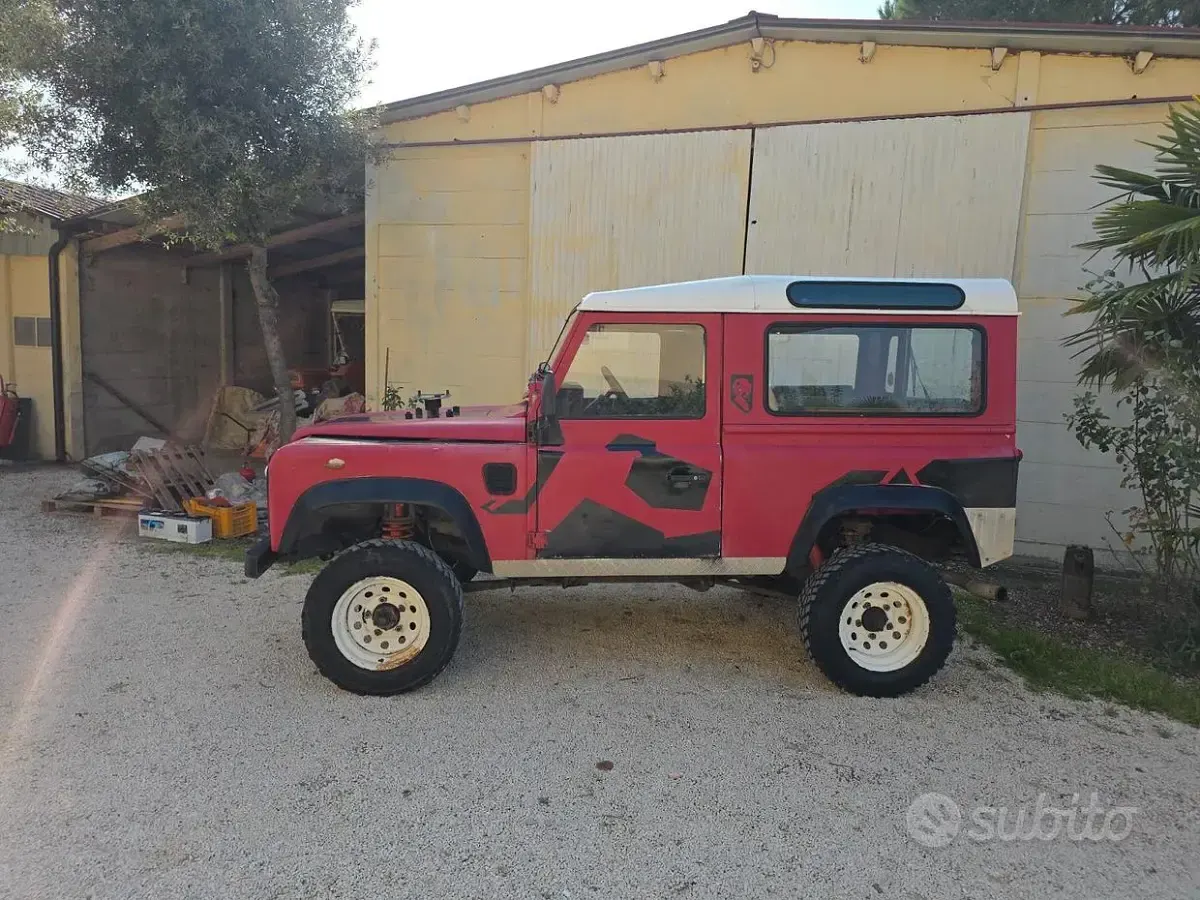 Usata Land Rover Defender 86 CV (63 kW) 1989 Rosso SUV