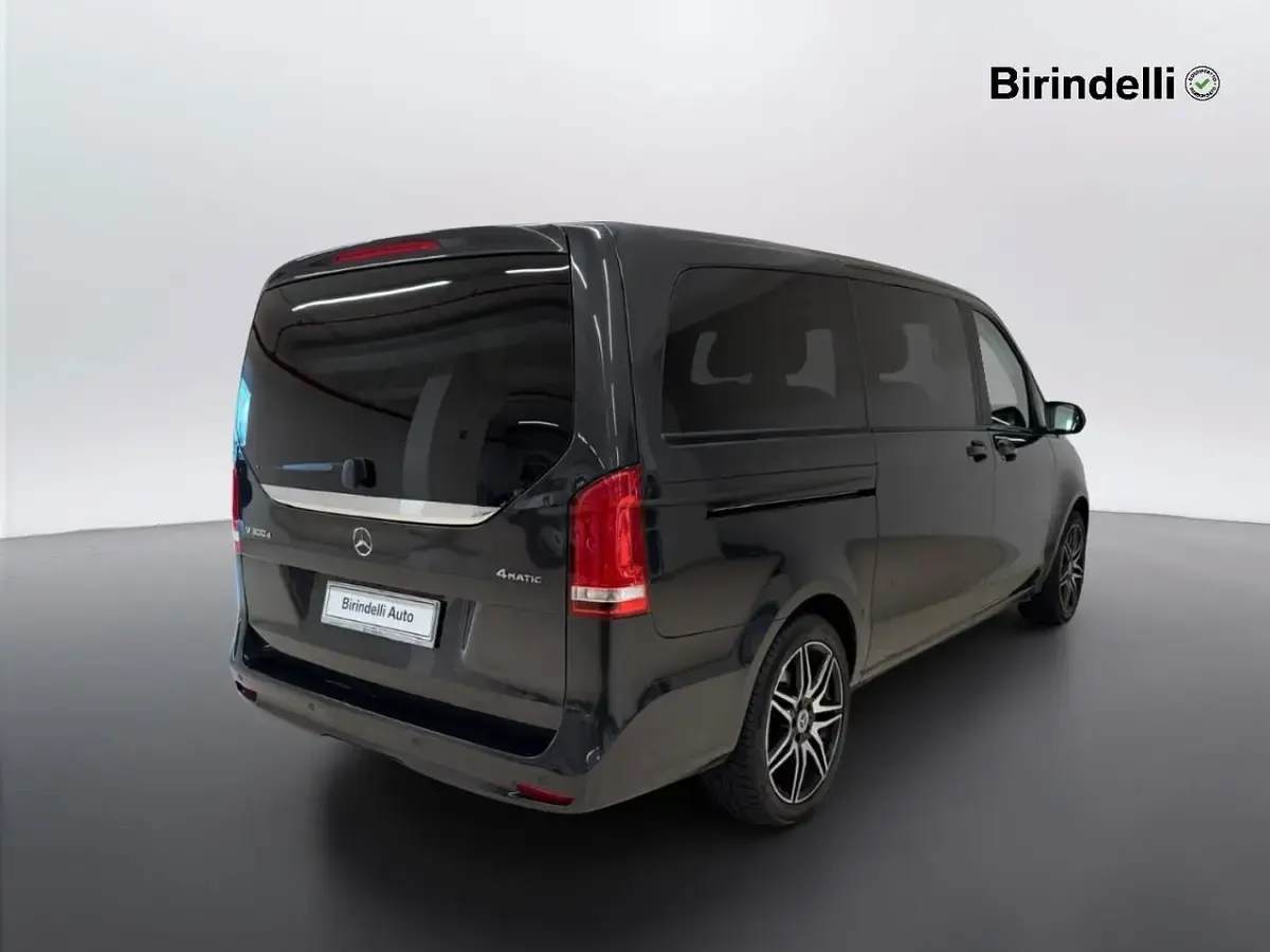 Begagnad Mercedes V300 Exclusive 237 HK (174 kW) 2023 Grå Minibuss