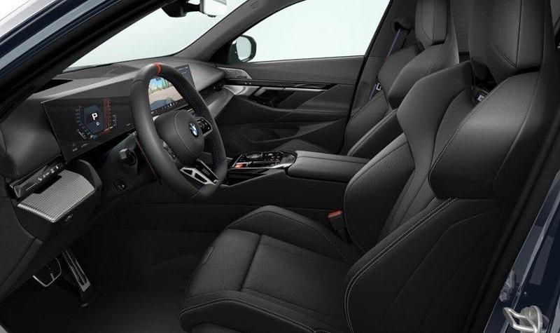 Nuova BMW M5 Comfort Edition 585 CV (430 kW) 2026 Blu / metallizzato Station wagon