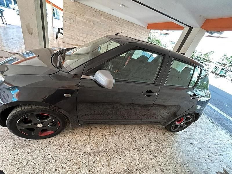 Usata Suzuki Swift 92 CV (67 kW) 2005 Nero Berlina