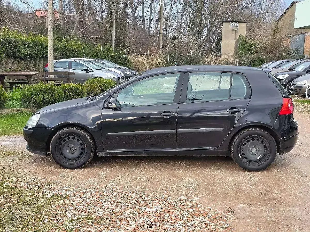 Usata VW Golf V 105 CV (77 kW) 2005 Utilitaria