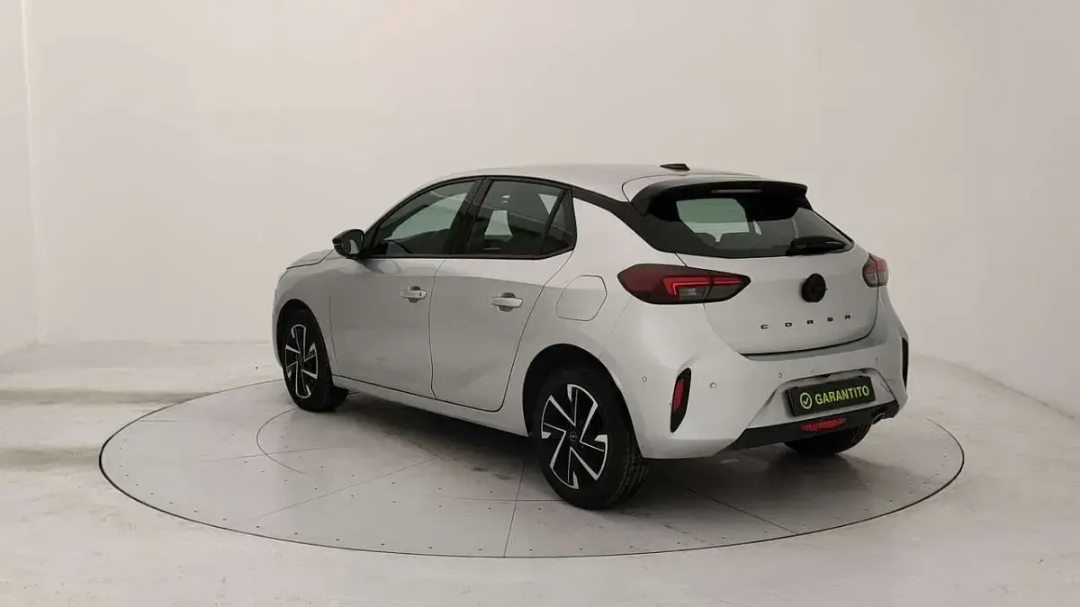 Usata Opel Corsa 101 CV (74 kW) 2025 Kaolin white Utilitaria