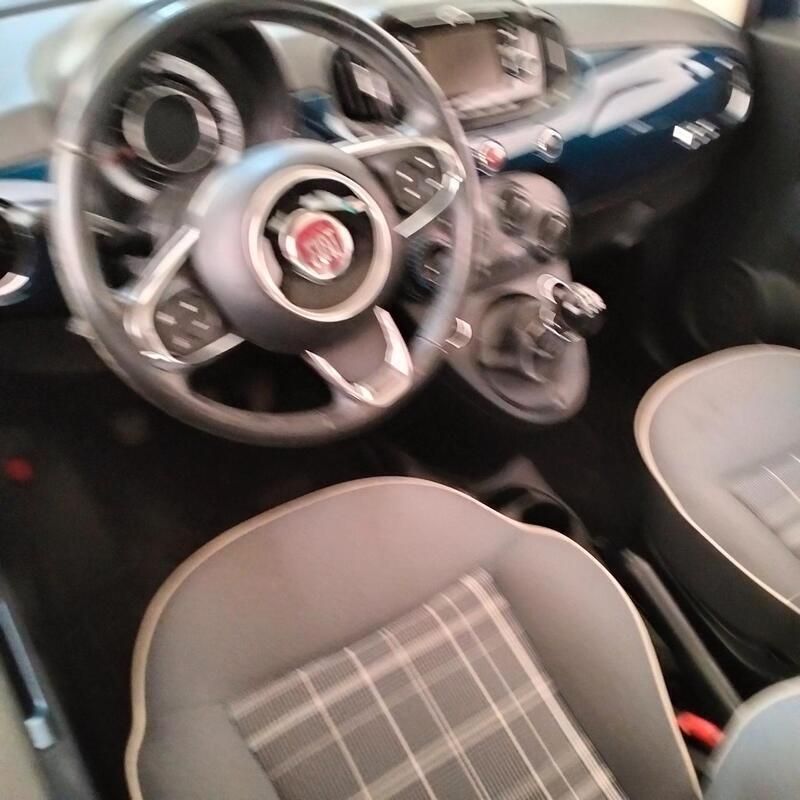 Begagnad Fiat 500 Lounge 69 HK (50 kW) 2018 Blå Sedan