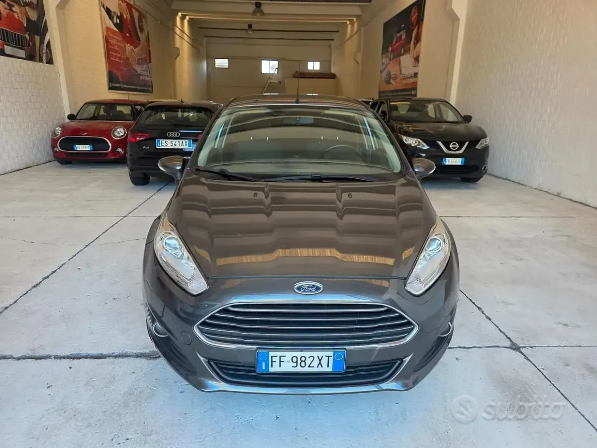 Usata Ford Fiesta Titanium 92 CV (67 kW) 2016 Grigio Utilitaria
