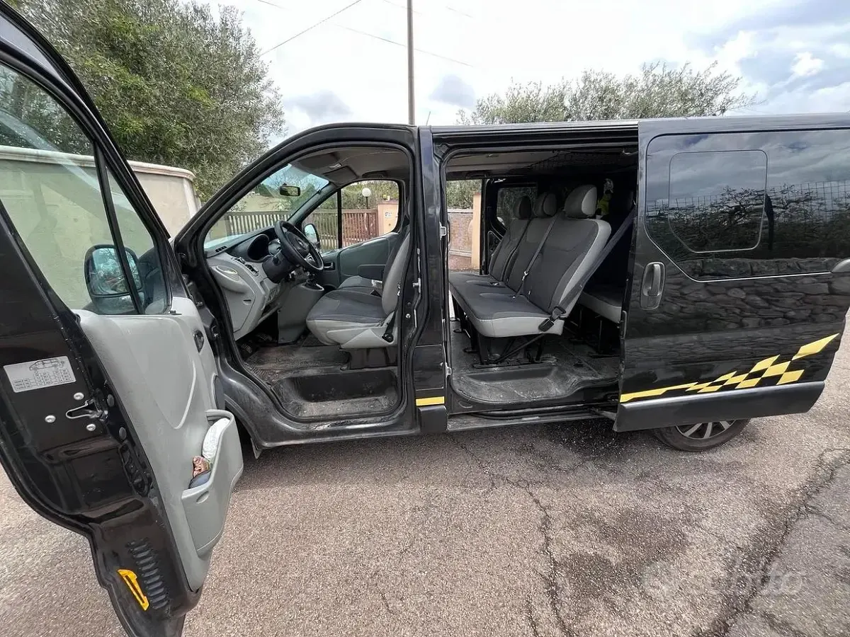 Usata Opel Vivaro 2011 Nero Monovolume
