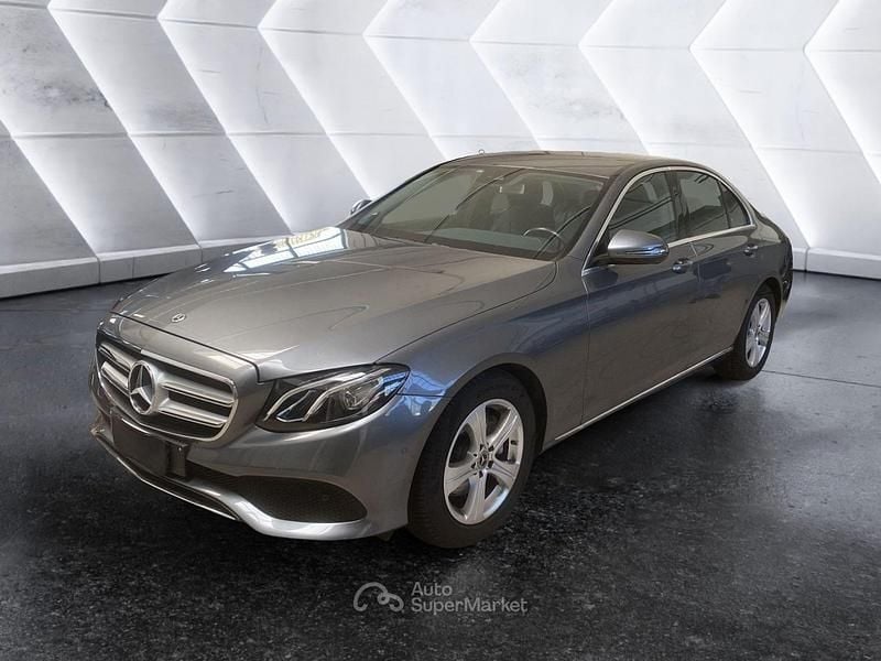 Grigio scuro Usata 2019 Mercedes E220 Business Tre volumi | 29.500 € (Super prezzo) - Immagine 1/4