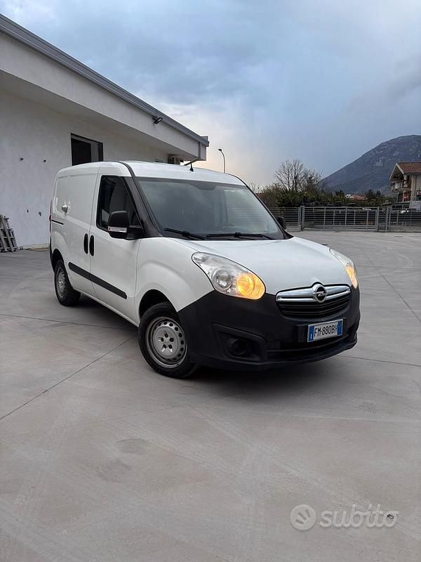 Usata Opel Combo 69 CV (50 kW) 2016 Bianco Monovolume