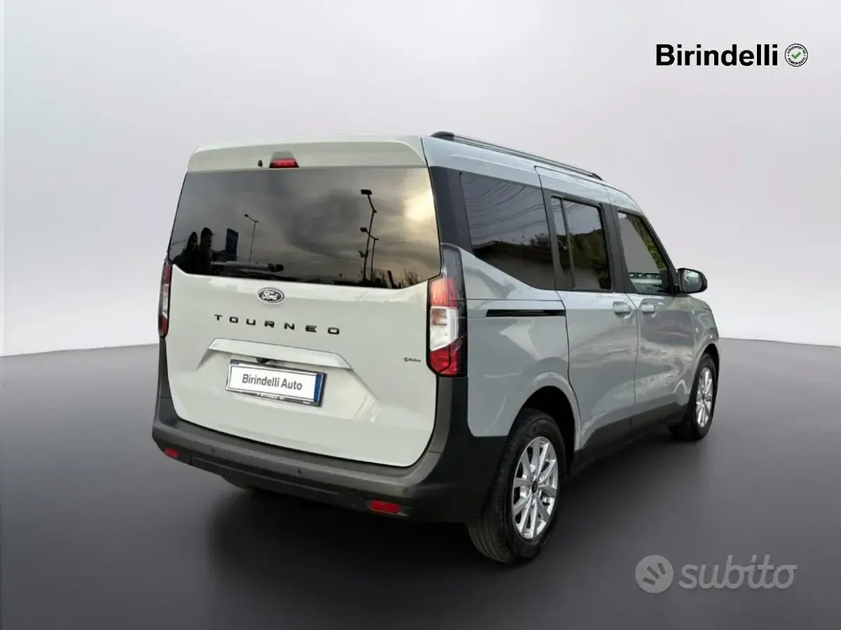 Usata Ford Tourneo Courier 125 CV (91 kW) 2024 Grigio Monovolume