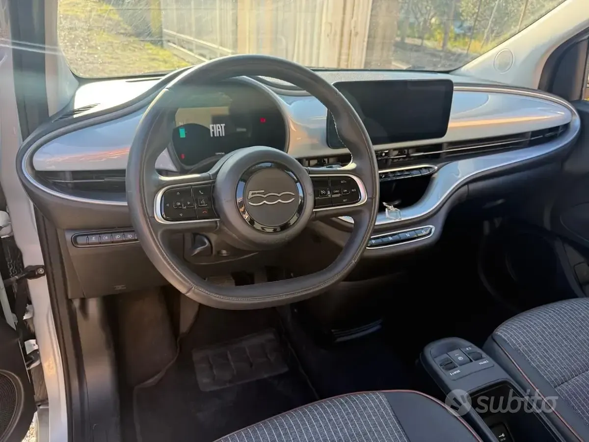 Usata Fiat 500e Icon 42 kW (58 CV) 2021 Bluazzurro Berlina