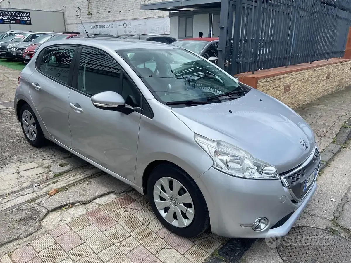 Usata Peugeot 208 Allure 68 CV (50 kW) 2013 Grigio Utilitaria