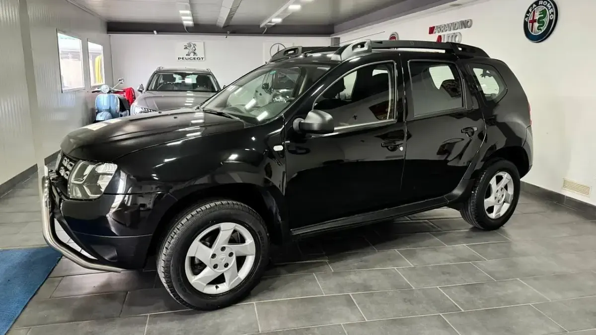 Usado Dacia Duster Lauréate 114 CV (83 kW) 2017 Negro SUV