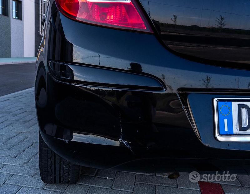 Usata Opel Corsa Enjoy 80 CV (58 kW) 2007 Nero Berlina