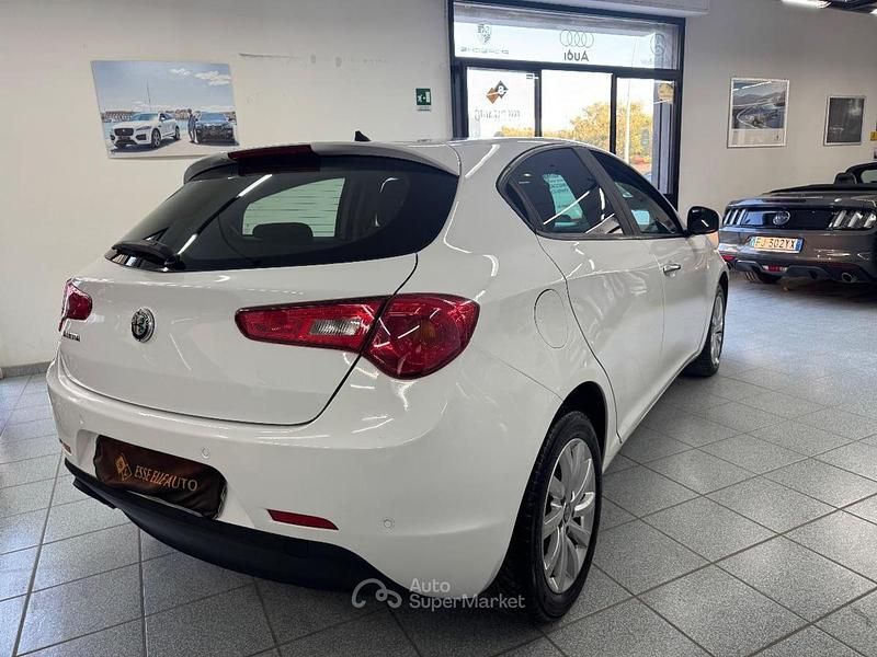 Usata Alfa Romeo Giulietta Super 121 CV (88 kW) 2016 Bianco Utilitaria