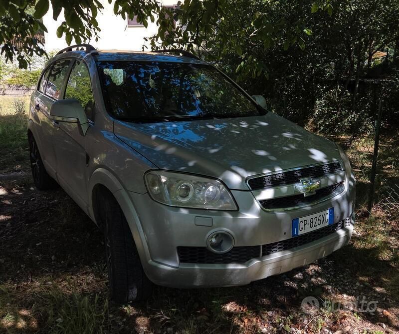 Usata Chevrolet Captiva 150 CV (110 kW) 2008 Grigio SUV