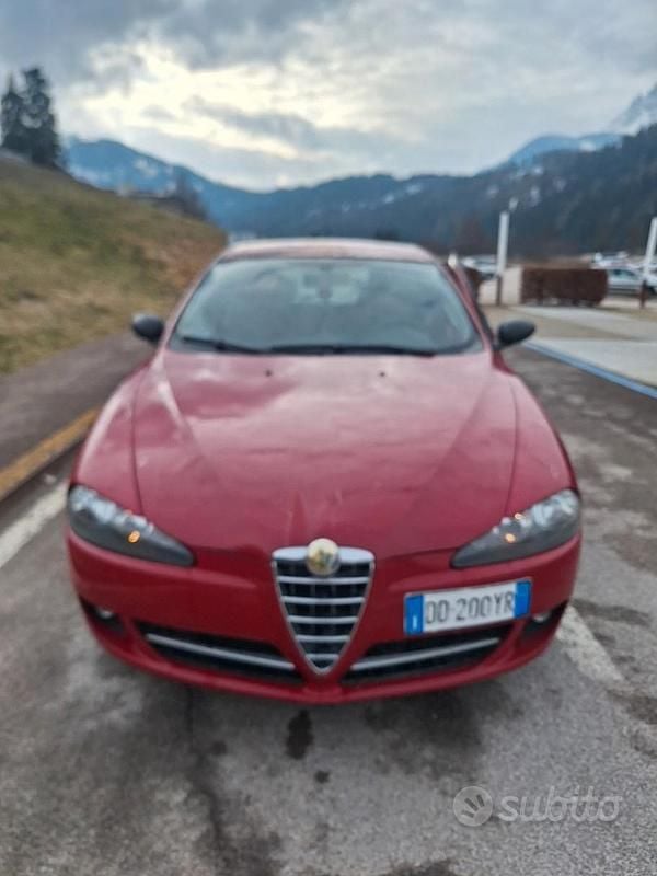 Usata Alfa Romeo 147 105 CV (77 kW) 2006 Rosso Utilitaria