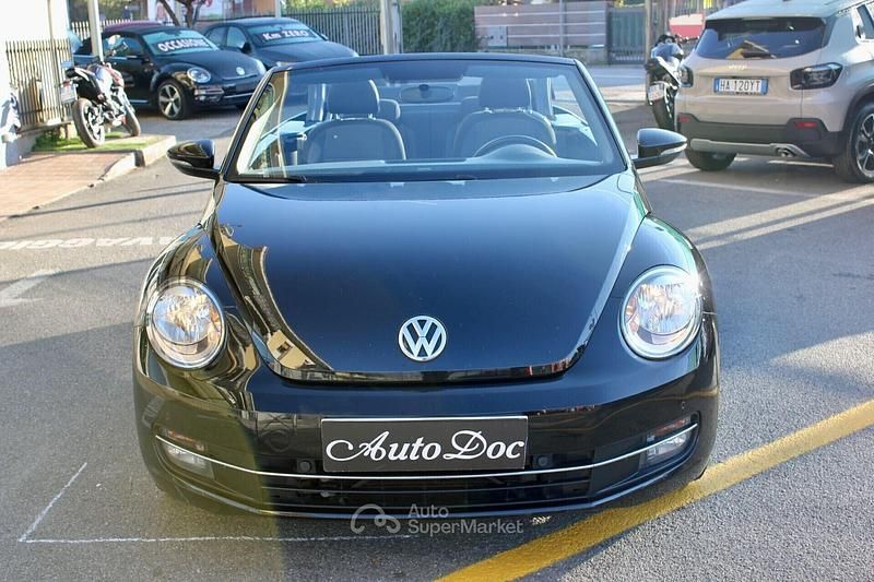 Usata VW Beetle Cabriolet Design 105 CV (77 kW) 2015 Nero Cabrio