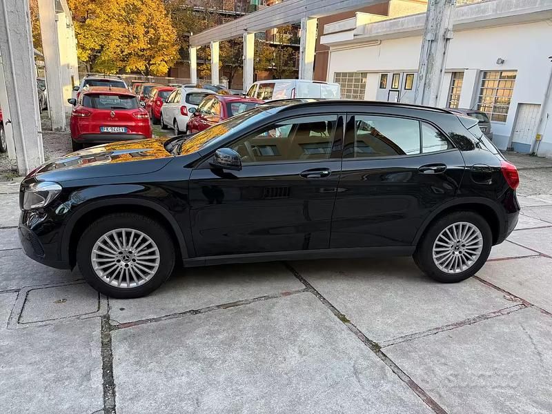 Usata Mercedes GLA200 Executive 136 CV (100 kW) 2019 Nero SUV