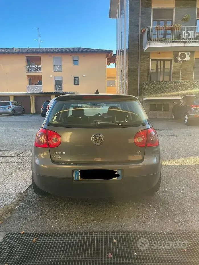 Usata VW Golf V 102 CV (75 kW) 2007 Berlina
