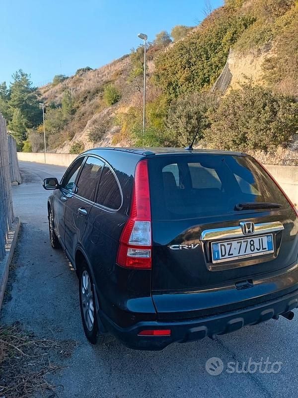 Nero Usata 2010 Honda CR-V SUV | 6300 € (Buon prezzo) - Immagine 1/4