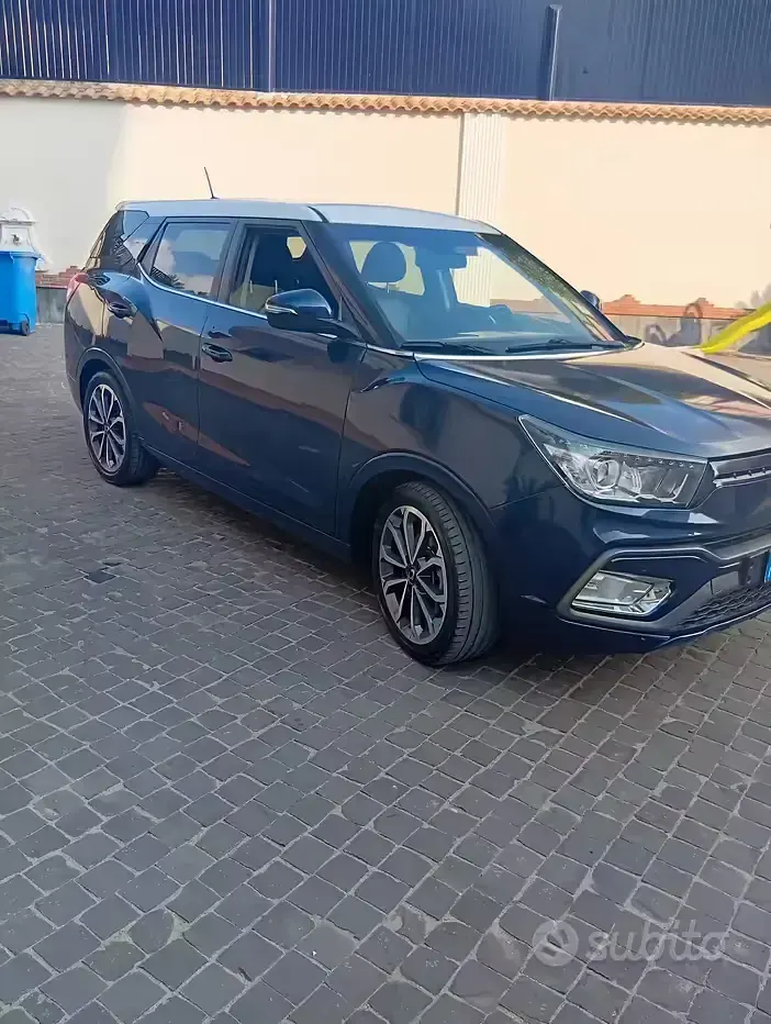 Usata SsangYong XLV 115 CV (84 kW) 2017 Blu SUV