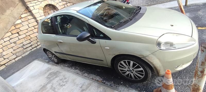 Usata Fiat Grande Punto Dynamic 90 CV (66 kW) 2005 Giallo Utilitaria