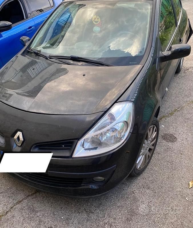Usata Renault Clio II LE 75 CV (55 kW) 2008 Nero