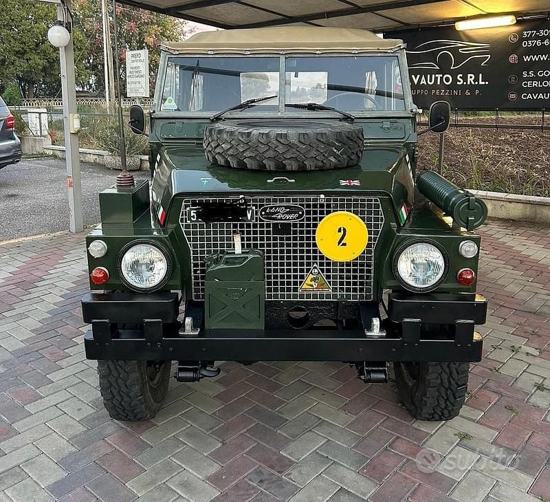 Usata Land Rover Defender 68 CV (50 kW) 1983 Verde SUV