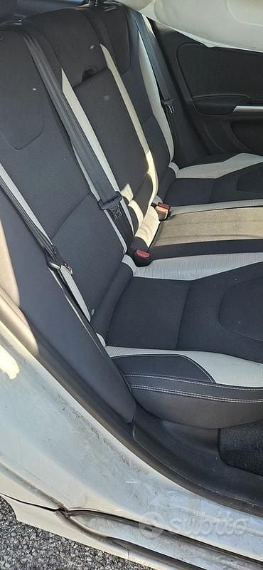 Usata Volvo V60 215 CV (158 kW) 2012 Bianco Station wagon