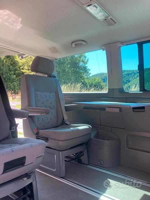 Begagnad VW Multivan Highline 174 HK (127 kW) 2006 Grå Van
