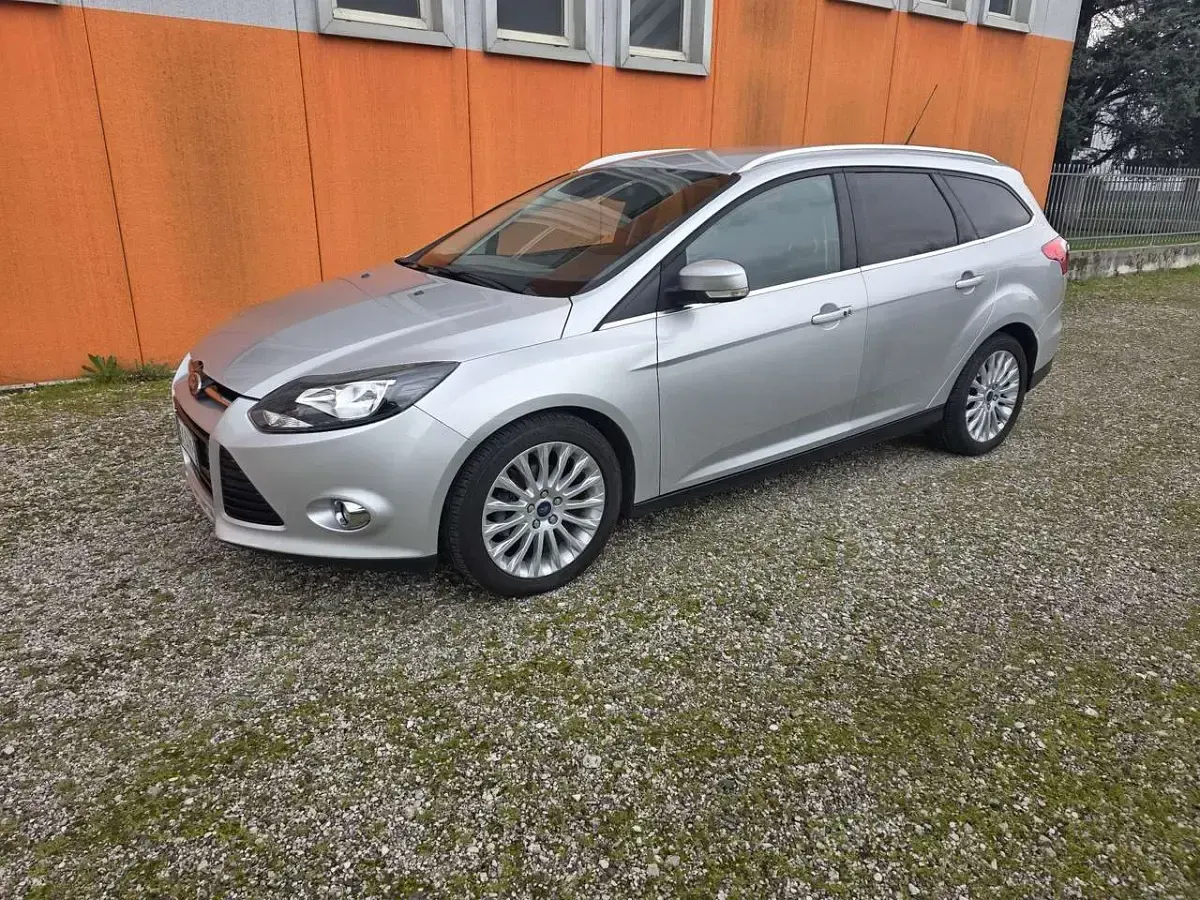 Usata Ford Focus Titanium 116 CV (85 kW) 2011 Grigio Station wagon