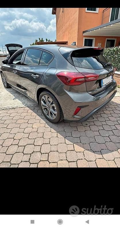 Usata Ford Focus ST-Line 125 CV (91 kW) 2022 Grigio Berlina