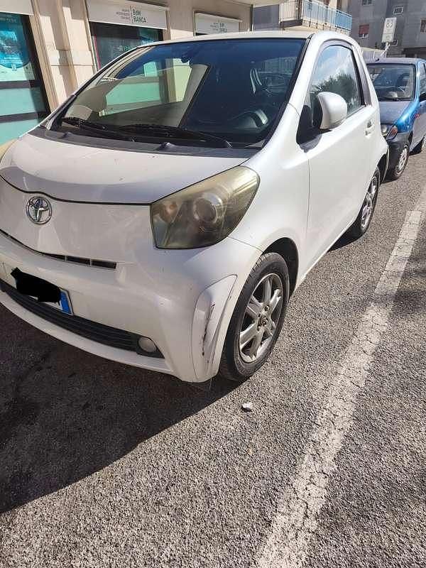 Usata Toyota iQ 68 CV (50 kW) 2009 Bianco Utilitaria