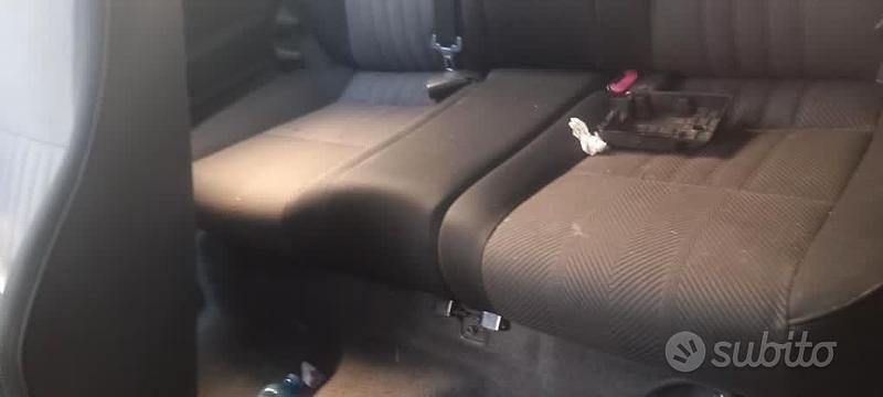 Usata Alfa Romeo 147 120 CV (88 kW) 2009 Rosso Utilitaria