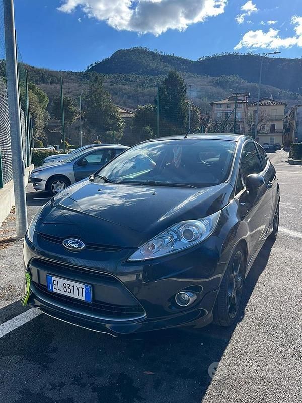 Usata Ford Fiesta Individual 2012 Nero Utilitaria