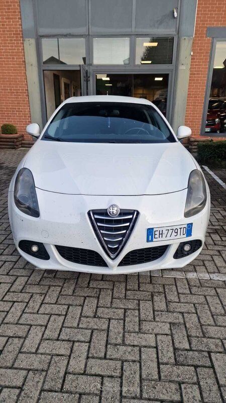 Bianco Usata 2011 Alfa Romeo Giulietta Due volumi | 6900 € (Cara) - Immagine 1/4