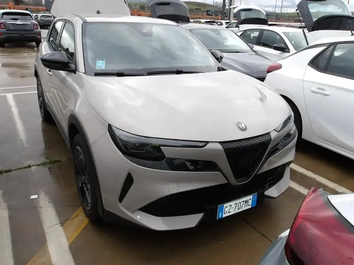 Usata Alfa Romeo Junior 61 kW (84 CV) 2025 636avorio galleria SUV
