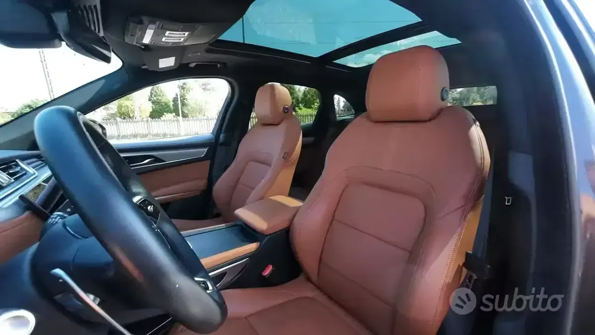 Usata Jaguar F-Pace R-Dynamic 204 CV (150 kW) 2021 Grigio SUV