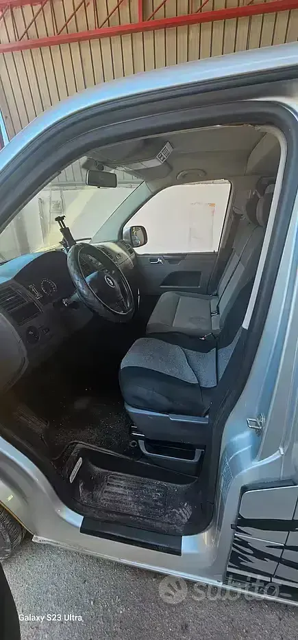 Usata VW Caravelle 180 CV (132 kW) 2011 Grigio Furgone