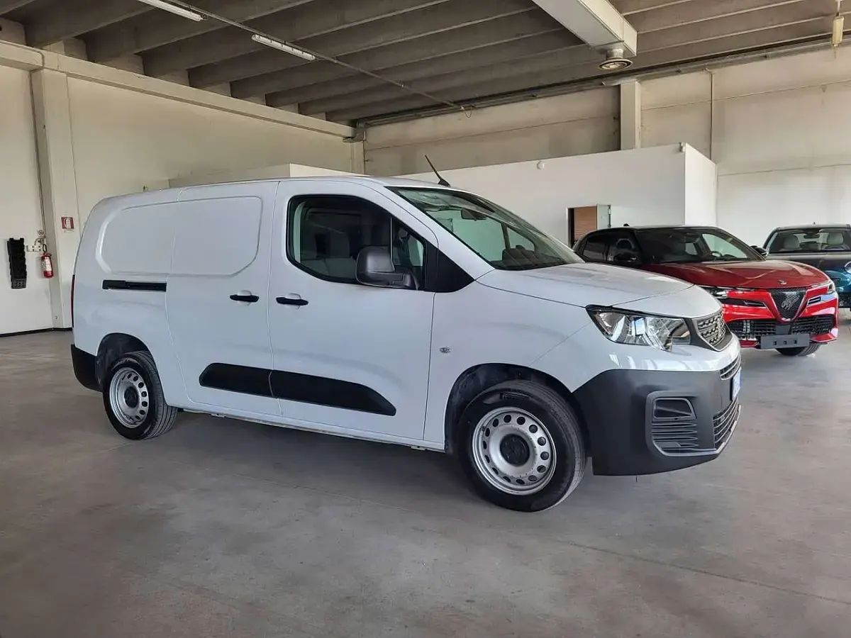 Usata Peugeot Partner 131 CV (96 kW) 2023 Pastello Monovolume