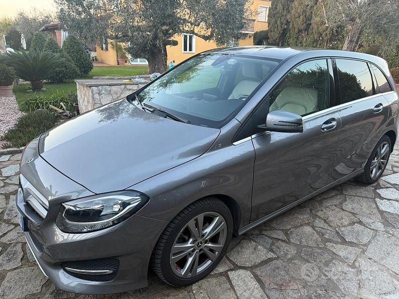 Usata Mercedes B200 2018 Grigio Monovolume