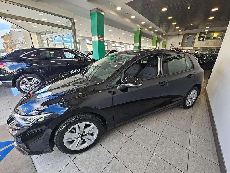Usata VW Golf VIII Life 116 CV (85 kW) 2025 Nero Berlina
