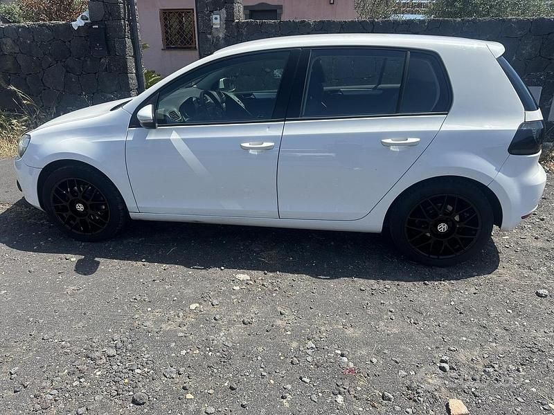 Usata VW Golf VI 140 CV (102 kW) 2010 Bianco Utilitaria