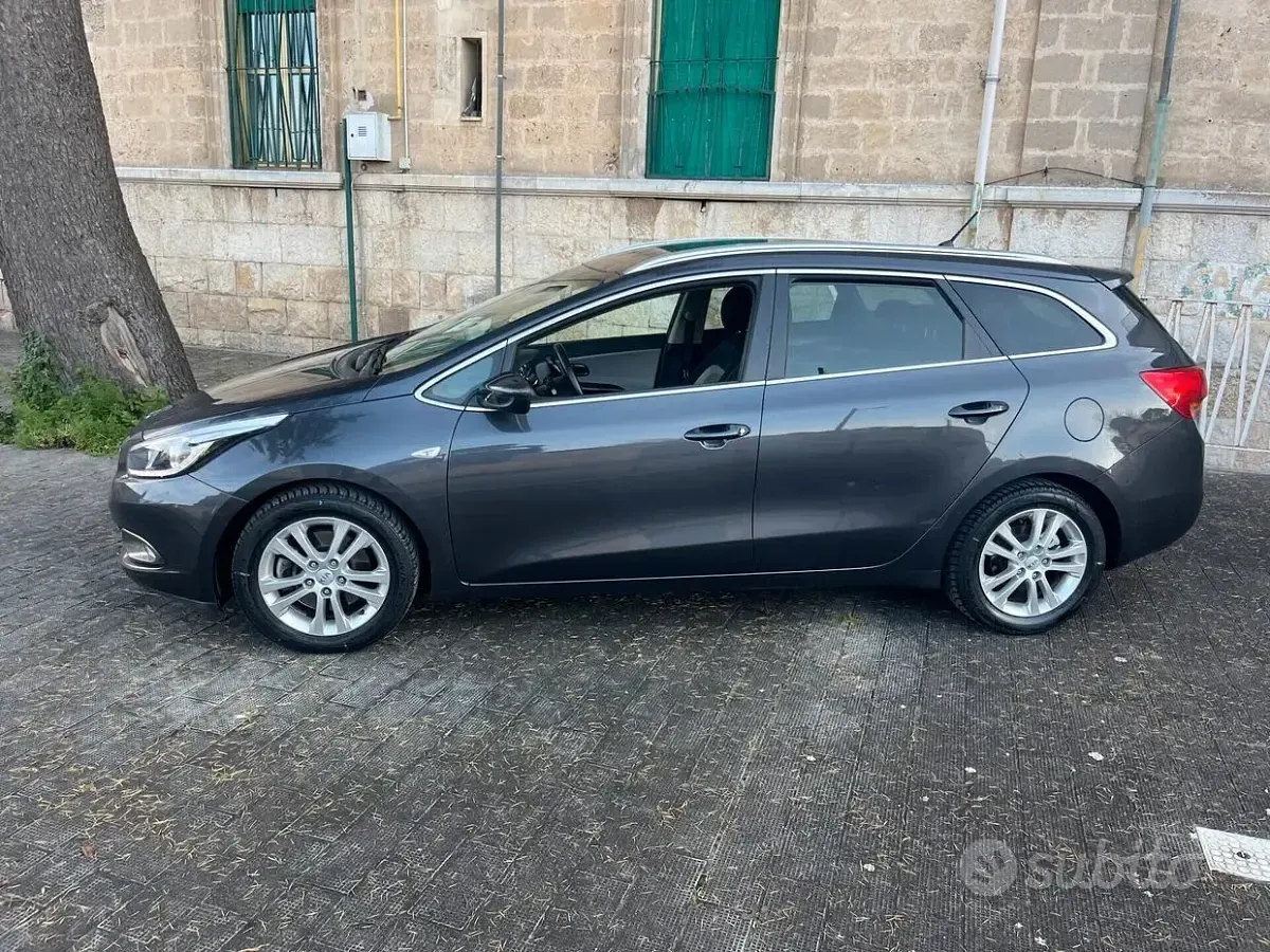 Begagnad Kia Ceed Sportswagon 110 HK (80 kW) 2014 Grå Kombi