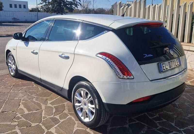 Usata Lancia Delta Gold 105 CV (77 kW) 2012 Bianco Utilitaria