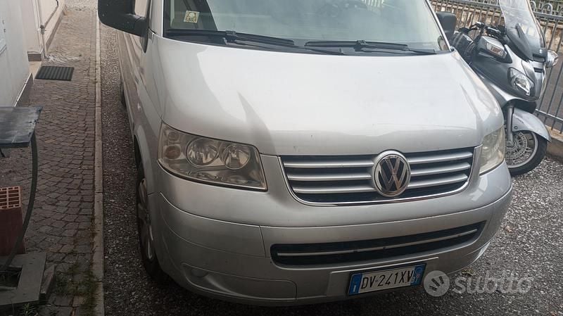 Grigio Usata 2006 VW Multivan Furgone | 13.500 € (Ottimo prezzo) - Immagine 1/4