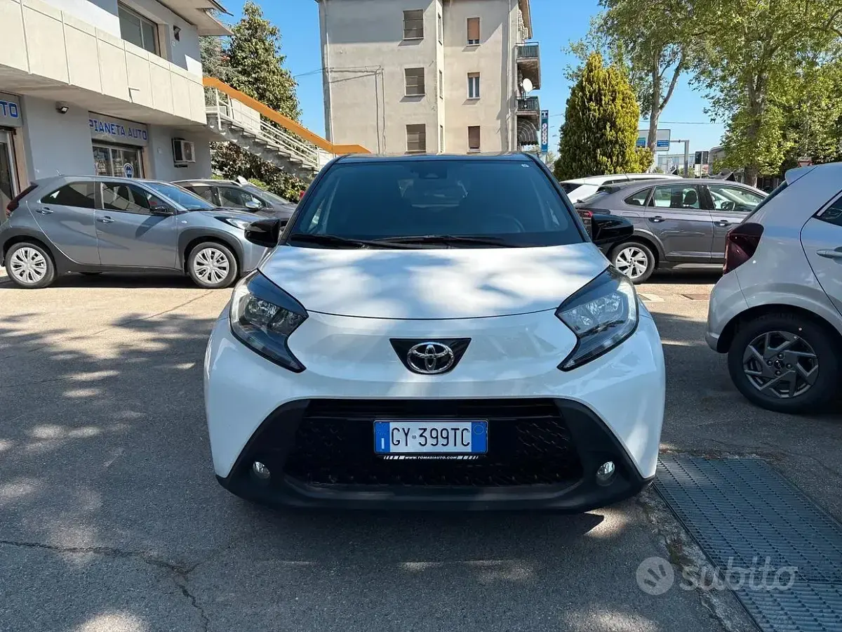 Usata Toyota Aygo X Trend 72 CV (52 kW) 2025 Bianco SUV