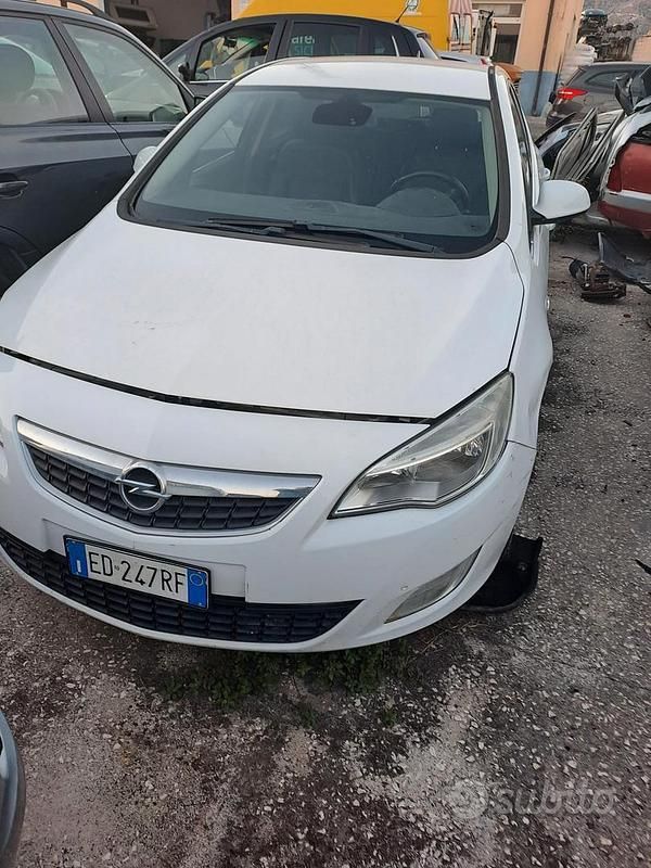 Usata Opel Astra 2010 Bianco Berlina