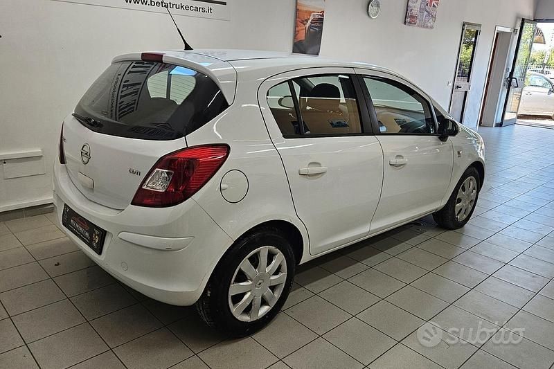 Usata Opel Corsa 75 CV (55 kW) 2014 Bianco Berlina